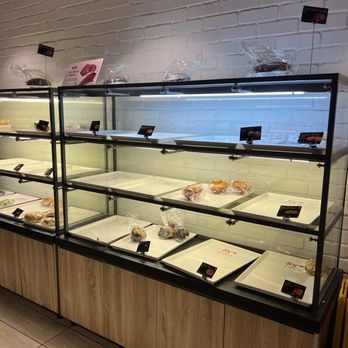 85°C Bakery Cafe-Northridge - Emptied shelves at 7:30 - Bakeries Near Me - Northridge, California