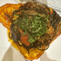 Ciao Italia - Spaghetti al  nero, perfectly al dente, flanked by huge and succulent king prawn halves.