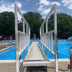 Park Plaza South Pool - The super fun diving board