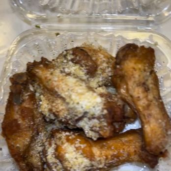 Flava Wingz Spot - Garlic Parmesan 6 Wings - Burgers Near Me - Irvington, New Jersey