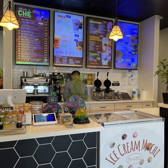 BAMBU - a woman behind the counter of a restaurant - Juice Bars & Smoothies Near Me - D'Iberville, Mississippi