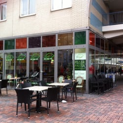 Basilico - Vanaf het plein gezien: met terras..
