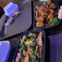 New York Lovers Chinese Restaurant - Broccoli beef and Tso chicken