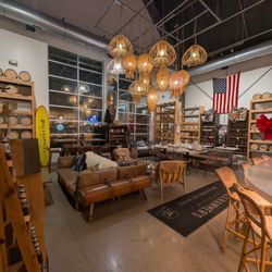 Rod & Hammer's SLO Stills - Inside.  Cozy.