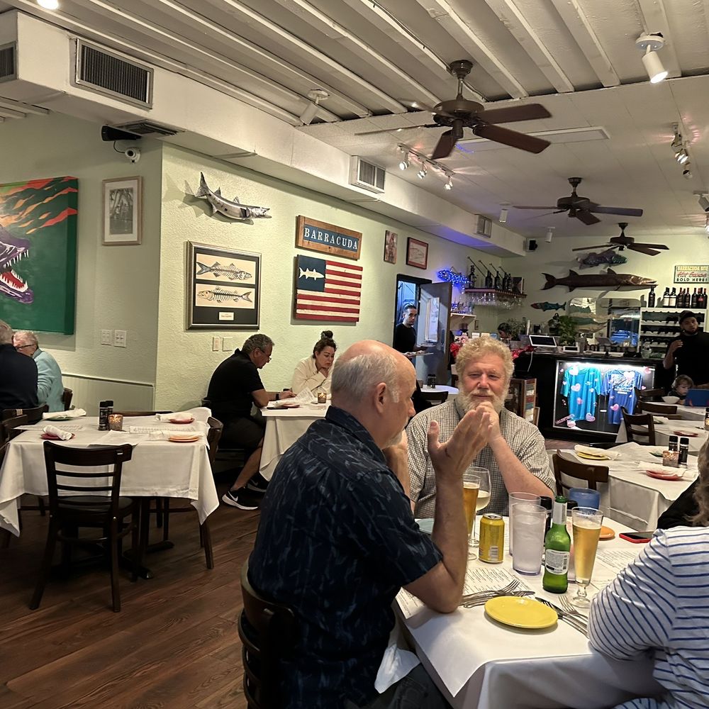 Barracuda Grill - Restaurant scene - Seafood Near Me - Marathon, Florida Barracuda Grill - Restaurant scene - Seafood Near Me - Marathon, Florida