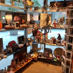 Themed knickknacks