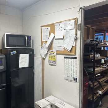 Poway Muffler & Brake Complete Auto Service - Water and breakroom - Auto Repair Near Me - Poway, California Poway Muffler & Brake Complete Auto Service - Water and breakroom - Auto Repair Near Me - Poway, California