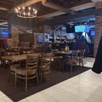 Bear & Crown - Bar Area - Pubs Near Me - Sacramento, California