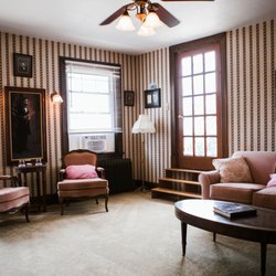Brownsville Road House: Bed & Breakfast - Lincoln Room/Suite. Available as single room or two room suite.