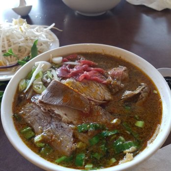 Pho Phuong Hong Vietnamese Restaurant - Bun bo hue (small #17) - Vietnamese Near Me - Maple Ridge, British Columbia