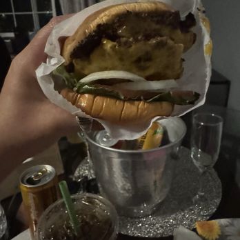 Shake Shack Cedar Hills - Burgers Near Me - Beaverton, Oregon Shake Shack Cedar Hills - Burgers Near Me - Beaverton, Oregon