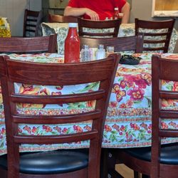 To Do Cafe & Seafood - The decor: flowered tablecloths, country music videos, and bible-y quotes on the wall.