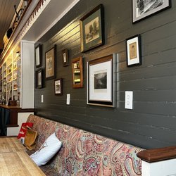 Snallygasters Cafe And Wine Bar - Inside bench seating