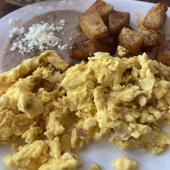 Panquekis House - Scrambled egg plate - Breakfast & Brunch Near Me - Bucerías, NAY Panquekis House - Scrambled egg plate - Breakfast & Brunch Near Me - Bucerías, NAY