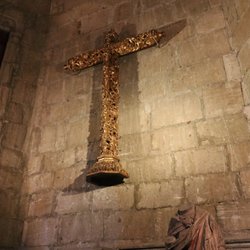 Instituto Cultural Helénico - Cross inside