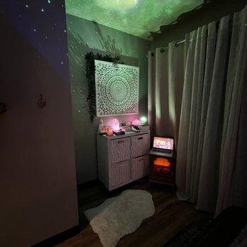 Whispering Day Spa - Gabby is absolutely amazing with her crystal massages - Day Spas Near Me - San Diego, California Whispering Day Spa - Gabby is absolutely amazing with her crystal massages - Day Spas Near Me - San Diego, California