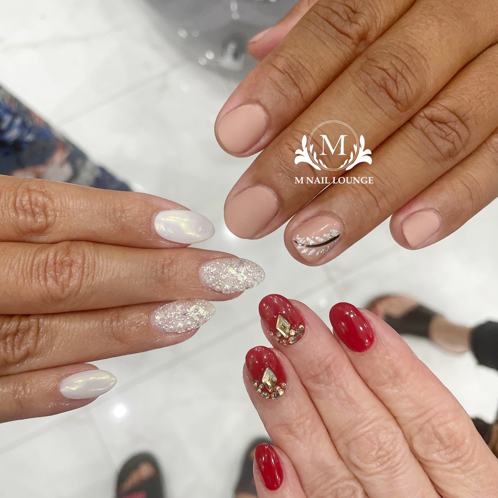 M Nail Lounge Logo