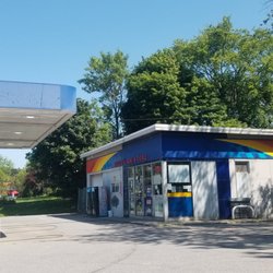 Dattilio's Discount Guns Tackle & Archery - Front of store