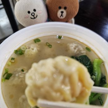 Hong Kong Island Cafe - Wonton... tasty and plump! - Hong Kong Style Cafe Near Me - Honolulu, Hawaii Hong Kong Island Cafe - Wonton... tasty and plump! - Hong Kong Style Cafe Near Me - Honolulu, Hawaii