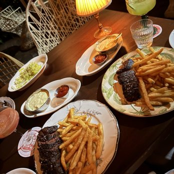 Sunny's Steakhouse - Steak frites - Cocktail Bars Near Me - Miami, Florida