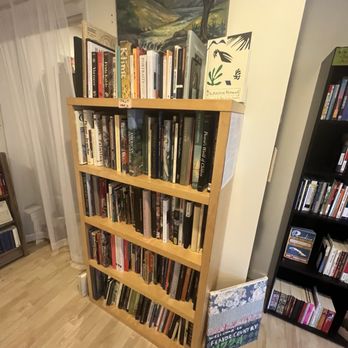 The Cozy Corner Bookstore - Used Bookstore Near Me - Pittsburgh, Pennsylvania