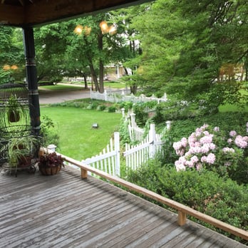 Stuart Avenue Inn Bed & Breakfast - Garden and porch - Bed & Breakfast Near Me - Kalamazoo, Michigan Stuart Avenue Inn Bed & Breakfast - Garden and porch - Bed & Breakfast Near Me - Kalamazoo, Michigan