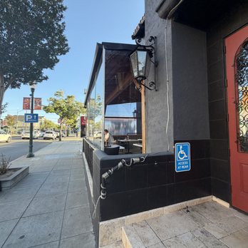 Ceron Kitchen - Outside entrance - New American Near Me - Alameda, California