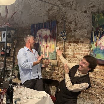 Regina Sconta - Waiter and customer - Venetian Near Me - Venezia, VE Regina Sconta - Waiter and customer - Venetian Near Me - Venezia, VE