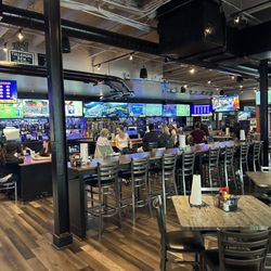 Bench Warmers Sports Grill - Bar area