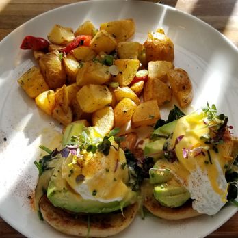 Lapisara Eatery - Florentine Benedict - Breakfast & Brunch Near Me - San Francisco, California