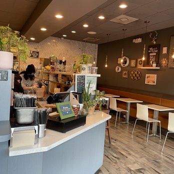Bounce Boba Lounge - Inside has plenty of seating. - Juice Bars & Smoothies Near Me - Northridge, California