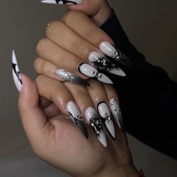 Mogn Nails - Gel x metalic chrome and freestyle