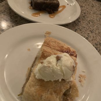 Brava Garden Eatery - Chocolate brownie & apple tart ala mode - Wine Bars Near Me - Pleasanton, California Brava Garden Eatery - Chocolate brownie & apple tart ala mode - Wine Bars Near Me - Pleasanton, California