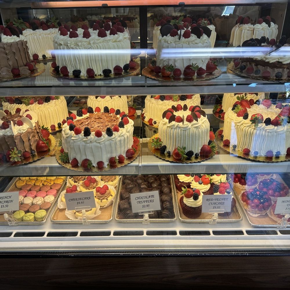 Bread Basket Cake Company - Cakes and other sweets - Delis Near Me - Camarillo, California Bread Basket Cake Company - Cakes and other sweets - Delis Near Me - Camarillo, California