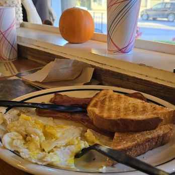 Cafe on Main - Breakfast & Brunch Near Me - Stowe, Vermont Cafe on Main - Breakfast & Brunch Near Me - Stowe, Vermont
