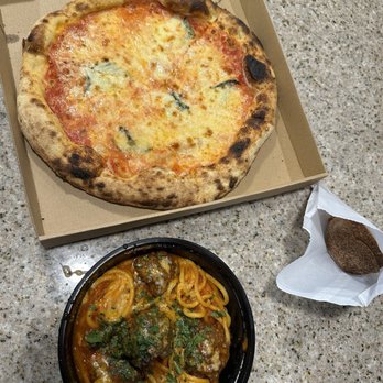 Tutti Da Gio - Pasta al Sugo Con Polpette (Spaghetti and Meatballs), Margherita Pizza (Cheese and Basil) - Sicilian Near Me - Hermitage, Tennessee