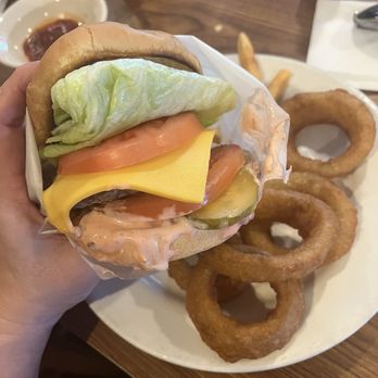 Pie 'n Burger - Cheeseburger - Burgers Near Me - Pasadena, California