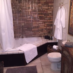 Cobblestone Cottages Bed & Breakfast - Bathroom in cottage.