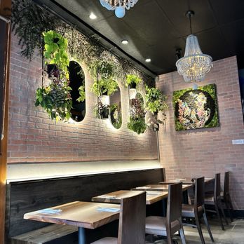 Ben Thai Cafe - Pretty and clean interior - Thai Near Me - San Francisco, California