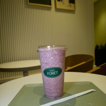 Cafe Forêt - Strawberry Banana Smoothie ($8.95) - Cafes Near Me - Toronto, Ontario