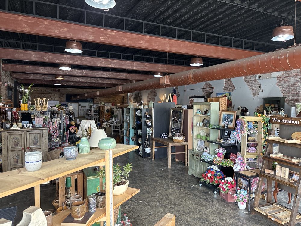 DIRT MERCANTILE Updated June 2024 10 Photos 9881 Commerce St