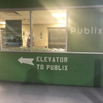 Publix Super Market - Entrance to elevator - Grocery Near Me - Birmingham, Alabama