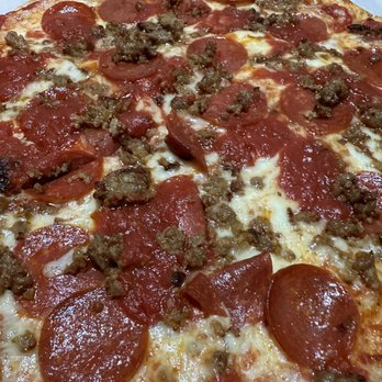 Rocco's Pizzeria - If it's this good near closing time, it must be incredible earlier in the day. - Italian Near Me - Avenel, New Jersey