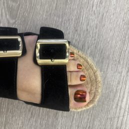 Chrome polish on toes Chrome polish on toes