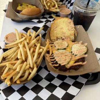 Small's Smash Club - Burgers Near Me - San Clemente, California Small's Smash Club - Burgers Near Me - San Clemente, California