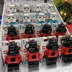 Bricks & Minifigs Mesa Red Mountain - At Bricks & Minifigs Mesa Red Mountain you'll find great Christmas gift ideas for the LEGO lover in your life.