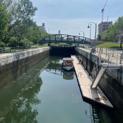 Le Petit Navire - Canal Lachine tour