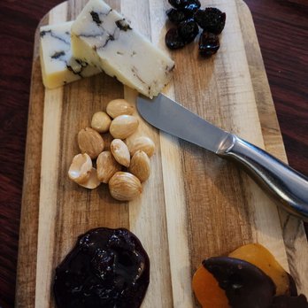 Arugula Bistro & Bar - Fromages - moliterno al tartufo - Mediterranean Near Me - West Hartford, Connecticut