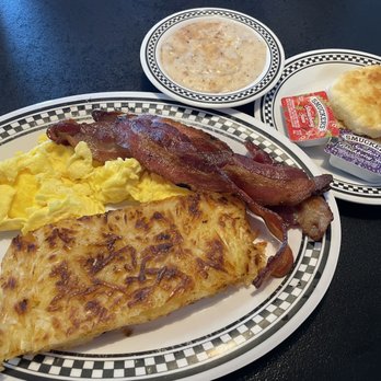 Hungry Dawg's Diner - eggs, bacon and biscuits - Cafes Near Me - Bonney Lake, Washington