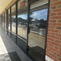 Oasis Nails & Spa - Ouside